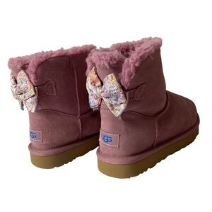 UGG Mini Bailey Bow Splatter Pull on Suede Sheepskin Fur Lined Boots size US 7